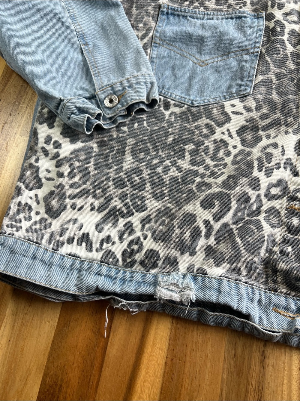 Haptics 2X Oversized Denim Jacket Leopard Print Distressed Shacket - Picture 6 of 12